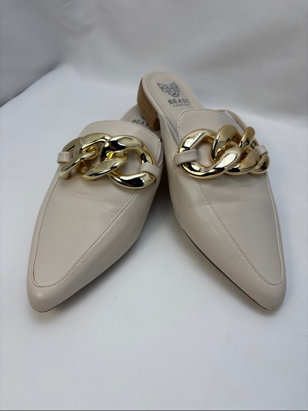 Beast Fashion Women’s Sz9 Cream Leather Slip-On Mules with Gold Chain Accent#298 - Picture 8 of 12
